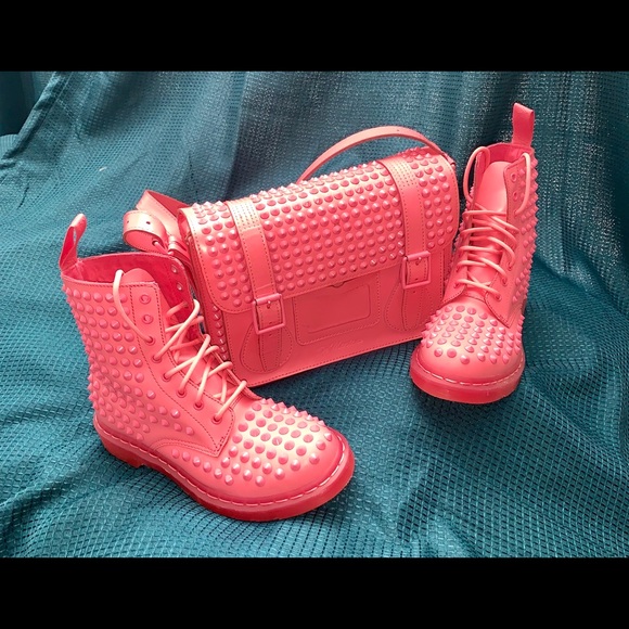 Dr. Martens Pink Studded Cambridge Satchel - Picture 5 of 16